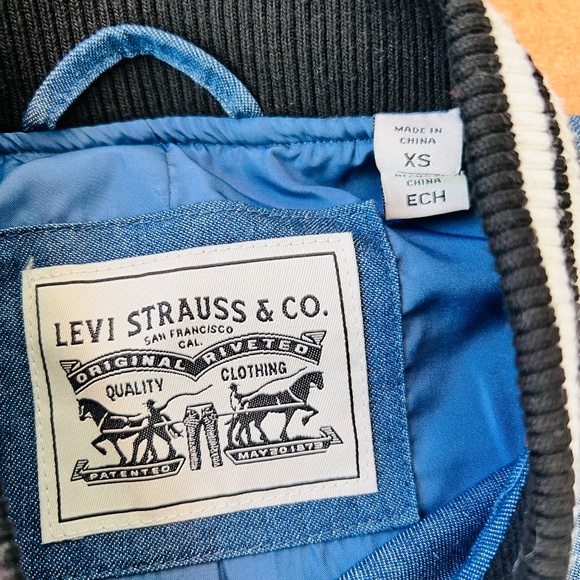 NWT | Levi’s Women’s Color-Block Bomber Jacket | XS-S | $45 (💰75% savings!) - Picture 3 of 4